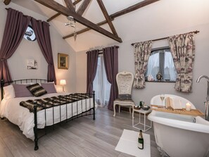 3 camere, culla da viaggio, Wi-Fi gratuito, lenzuola