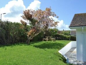 Outdoor dining - 3 bedroom accommodation in Port Isaac, near Wadebridge (Port Isaac, near Wadebridge)