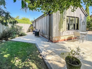 Outdoor dining - 1 bedroom accommodation in Benniworth, near Market Rasen (Benniworth, near Market Rasen)