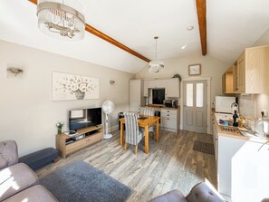 TV - 1 bedroom accommodation in Benniworth, near Market Rasen (Benniworth, near Market Rasen)