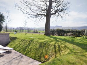 Outdoor dining - 2 bedroom accommodation in Montrose (Montrose)