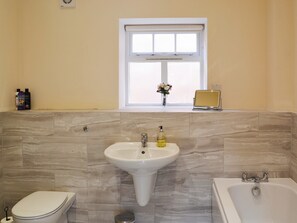 Towels - 2 bedroom accommodation in Binbrook, near Market Rasen (Binbrook, near Market Rasen)