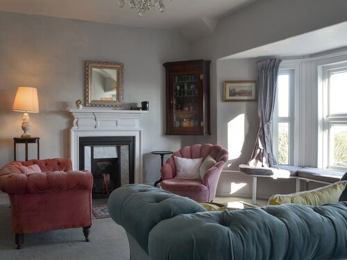 4 bedroom accommodation in Criccieth, near Porthmadog