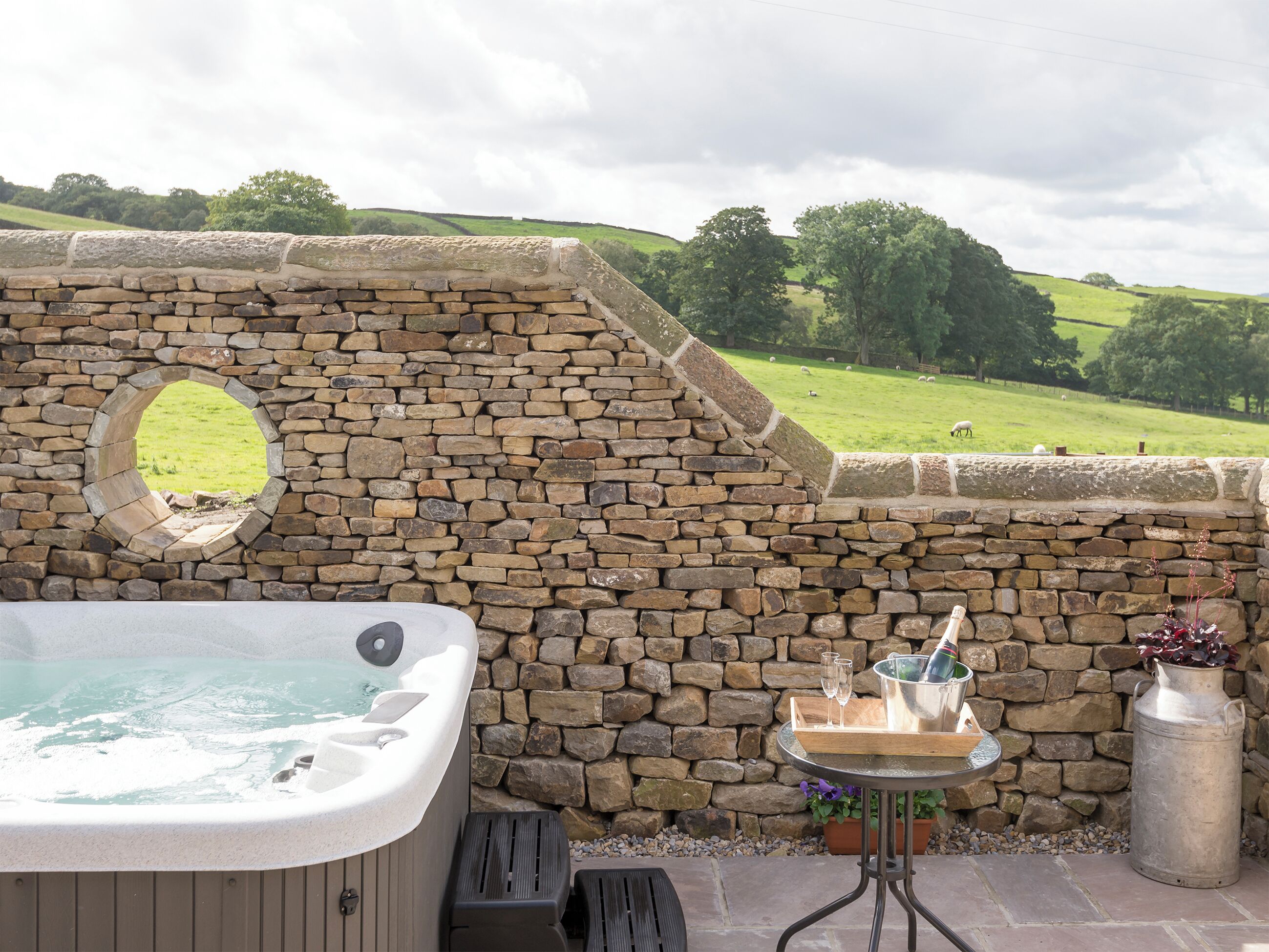 Outdoor spa tub