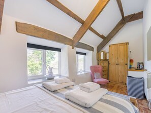 3 bedrooms, free WiFi, bed sheets