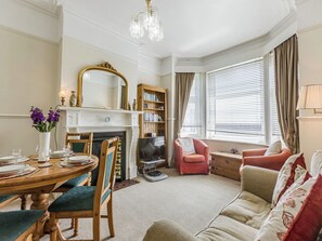 Living area - 2 bedroom accommodation in Exmouth (Exmouth)