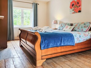 5 bedrooms, bed sheets