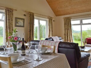 Dining - 2 bedroom accommodation in Acharacle (Acharacle)