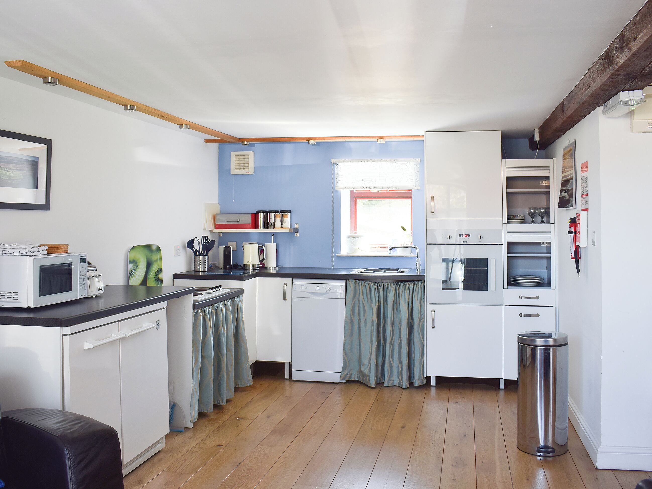 Dishwasher, high chair