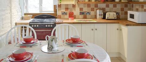 Batterie de cuisine, vaisselle et ustensiles, congélateur