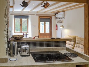 Dishwasher - 1 bedroom accommodation in Milton Combe, near Yelverton (Milton Combe, near Yelverton)