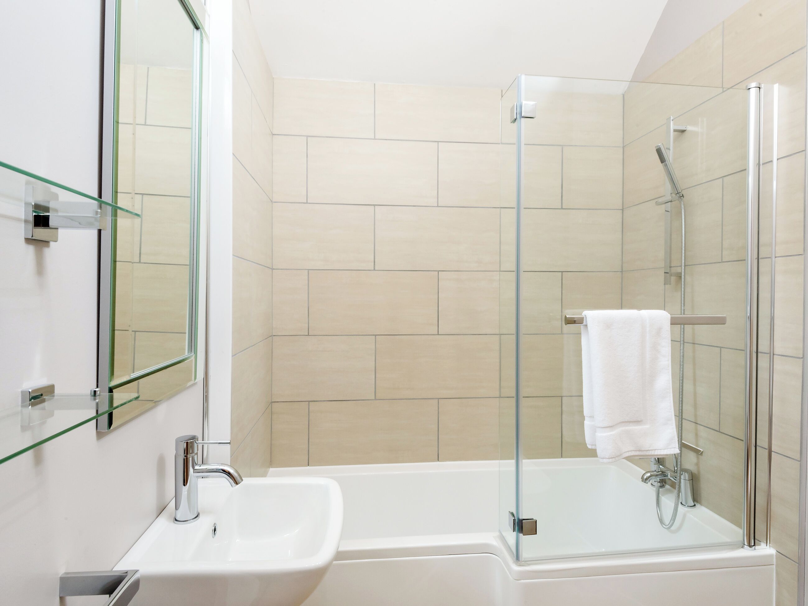 Well presented bathroom | Canal View, Tetchill, near Ellesmere