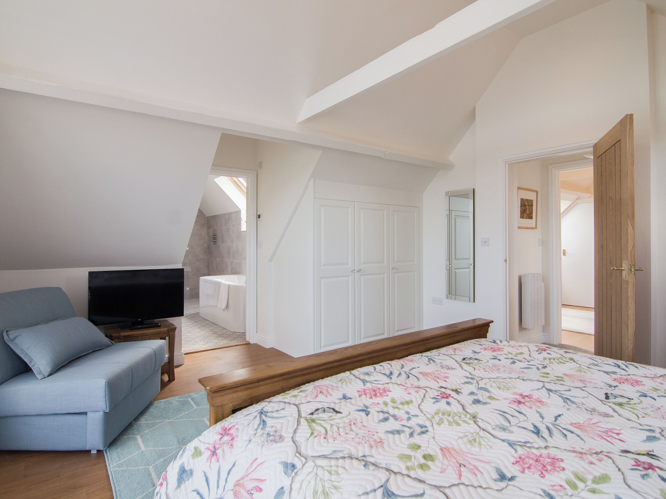 4 makuuhuonetta, ilmainen Wi-Fi, vuodevaatteet, pääsy pyörätuolilla