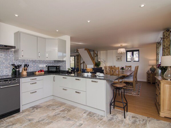 Lavavajillas y periquera 