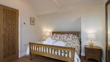 4 bedrooms, free WiFi, bed sheets, wheelchair access