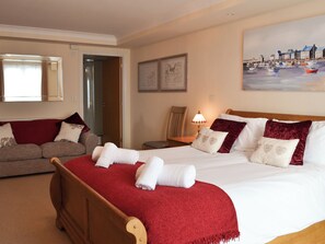 3 bedrooms, free WiFi, bed sheets