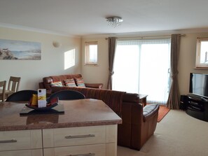 TV, video game console - 3 bedroom accommodation in Newquay (Newquay)
