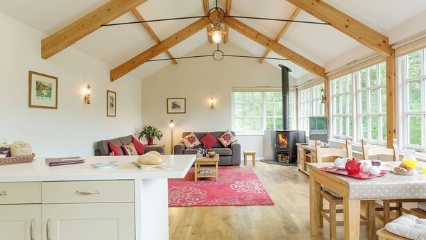 Dining - 2 bedroom accommodation in Loddiswell Station, near Kingsbridge (Loddiswell Station, near Kingsbridge)