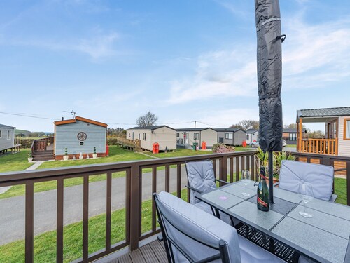 2 bedroom accommodation in Dinas, near Fishguard