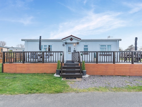 2 bedroom accommodation in Dinas, near Fishguard