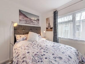 2 bedrooms, free WiFi, bed sheets - 2 bedroom accommodation in Dinas, near Fishguard (Dinas, near Fishguard)