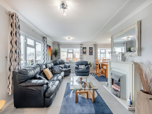 2 bedroom accommodation in Dinas, near Fishguard