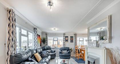 2 bedroom accommodation in Dinas, near Fishguard