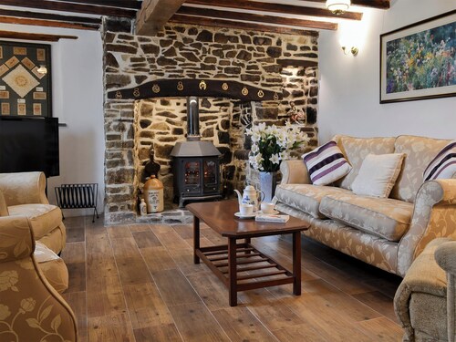 Knotty Corner Cottage