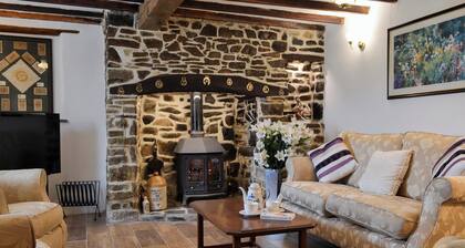 Knotty Corner Cottage