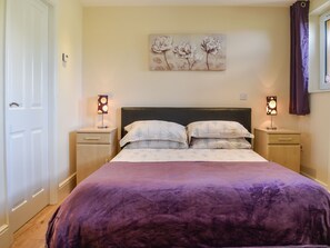 2 bedrooms, free WiFi, bed sheets - Sherwood Forest Lodge 1 (Kings Clipstone, near Mansfield)