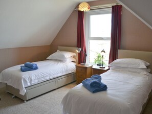 3 bedrooms, free WiFi, bed sheets - 3 bedroom accommodation in Sheringham (Sheringham)