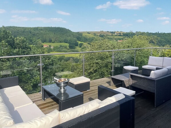 المنطقة المحيطة بالمنشأة