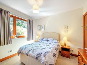 3 室のベッドルーム、WiFi (無料)、ベッドシーツ