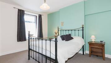 3 bedrooms, free WiFi, bed sheets