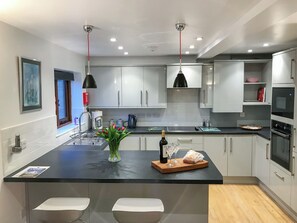 洗碗機、高腳椅