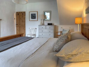 Unclassified image, 4 of 14, button - Boasting charm and character, this 3 storey cottage enjoys a cosy woodburner. (Blakeney)