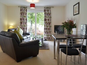 Living area - 1 bedroom accommodation in Liskeard (Liskeard)