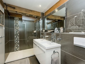 Towels - 3 bedroom accommodation in Horning, near Wroxham (Horning, near Wroxham)