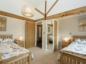 3 bedrooms, free WiFi, bed sheets - 3 bedroom accommodation in Horning, near Wroxham (Horning, near Wroxham)