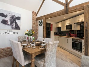 Dining - 3 bedroom accommodation in Horning, near Wroxham (Horning, near Wroxham)
