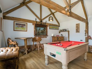 Games room - 3 bedroom accommodation in Horning, near Wroxham (Horning, near Wroxham)