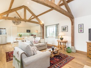 TV, fireplace - The Old Dairy-UKC2112 (Royal Wootton Bassett)