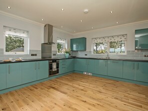 Dishwasher, highchair - 3 bedroom accommodation in Low Dinduff, near Stranraer (Low Dinduff, near Stranraer)