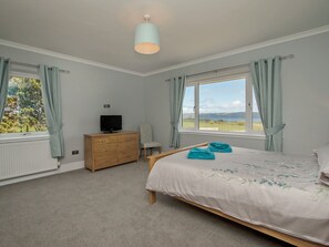 3 bedrooms, free WiFi, bed sheets - 3 bedroom accommodation in Low Dinduff, near Stranraer (Low Dinduff, near Stranraer)