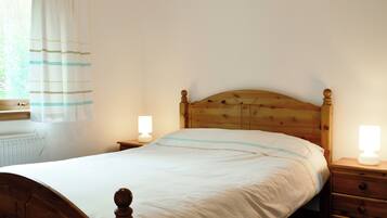 4 bedrooms, free WiFi, bed sheets, wheelchair access