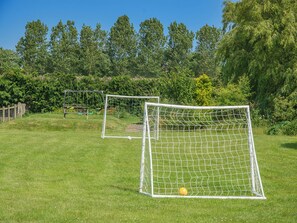 Sport court - Snowdrop Cottage - W43121 (Great Hatfield, near Hornsea)