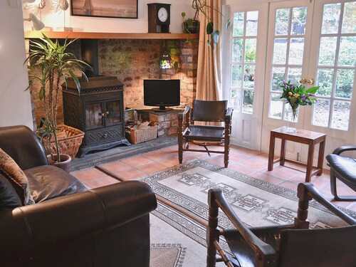 2 bedroom accommodation in Shandon, near Loch Lomond