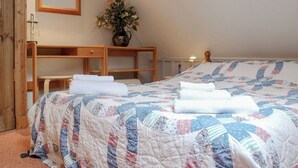 2 bedrooms, WiFi (free), bed sheets - 2 bedroom accommodation in Shandon, near Loch Lomond (Shandon, near Loch Lomond)