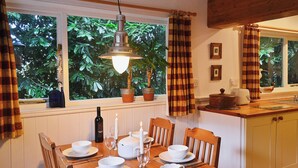 Dining - 2 bedroom accommodation in Shandon, near Loch Lomond (Shandon, near Loch Lomond)