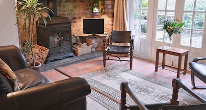 2 bedroom accommodation in Shandon, near Loch Lomond